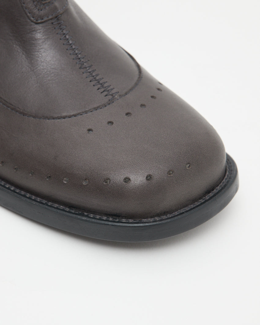 Close-up angled view of the brogue perforated toe cap on the Cove Boot Jeongli Grey