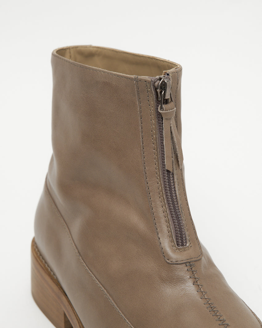 Cove Boot Oil Nappa Taupe