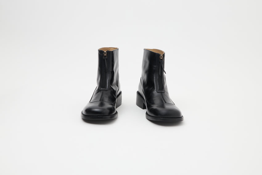 Pair of Cove Boots in pull-up leather black standing apart, front view