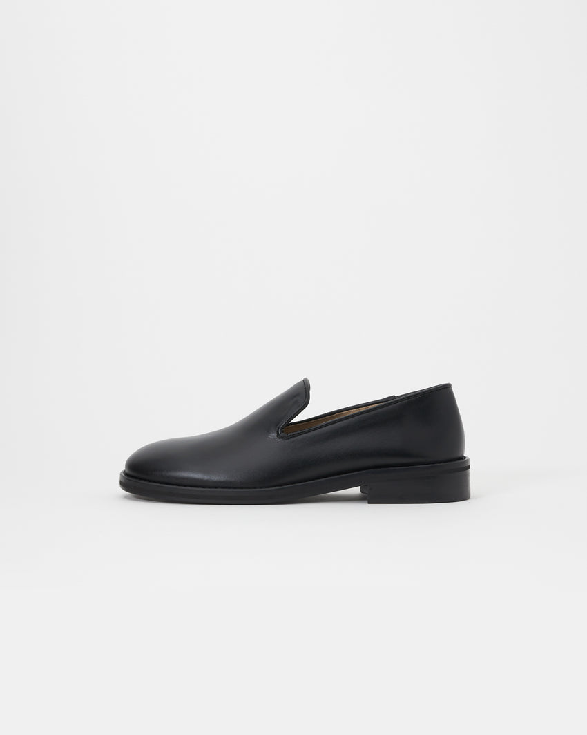 Side profile of Legacy Slipper in black calfskin leather by Paracia.