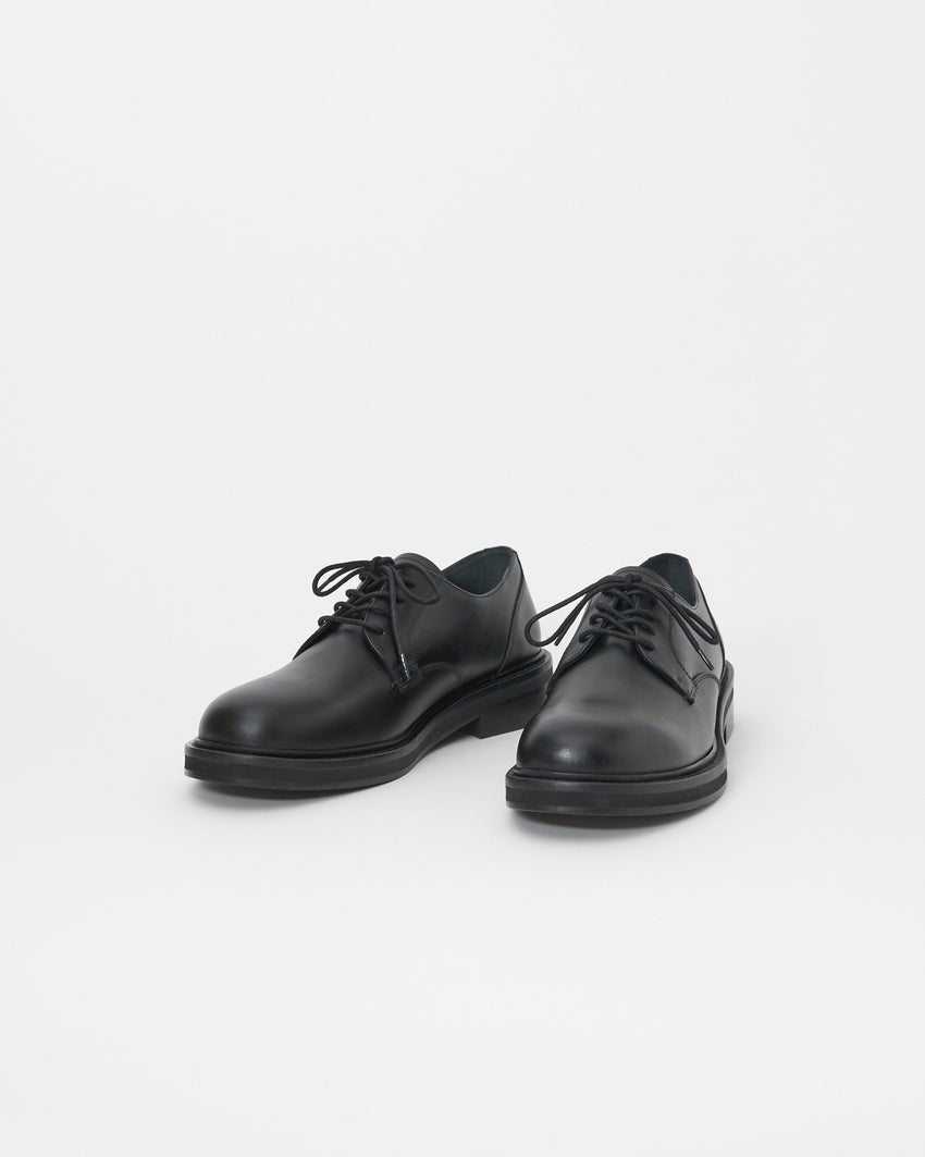 Pair of Mid-Heel Derby shoes in calfskin black, front angle view