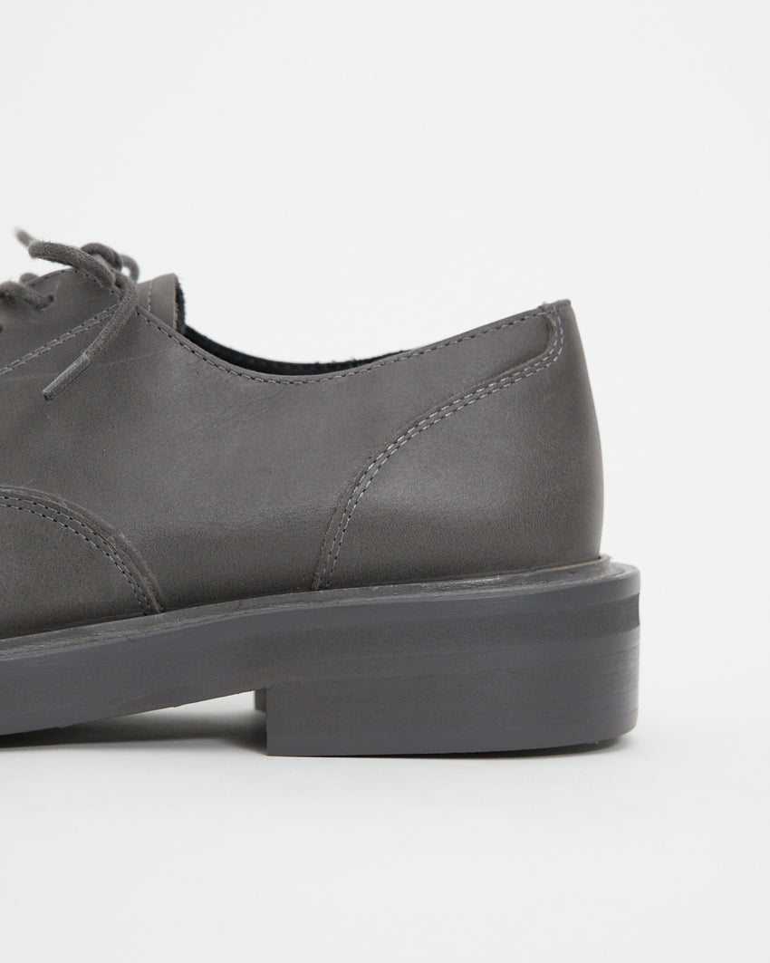Mid-Heel Derby Distressed Leather Gris