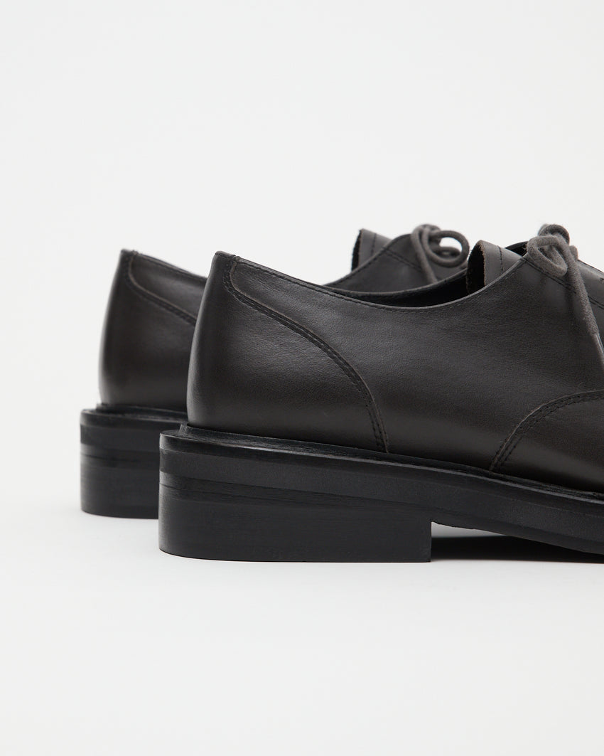 Close up view of rear construction on Mid-Heel Derby in dark grey oil nappa leather.