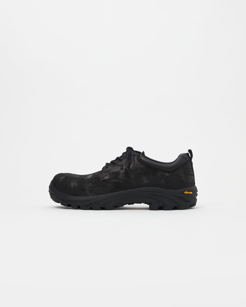 Non-Safety Shoe Distressed Leather Black, side profile view of a single shoe with lugged sole