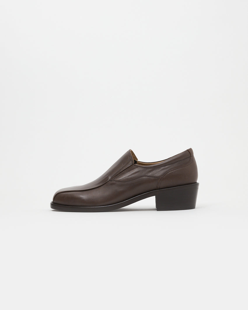 Side profile of Pedal Loafer in rich brown oil nappa leather by Paracia.