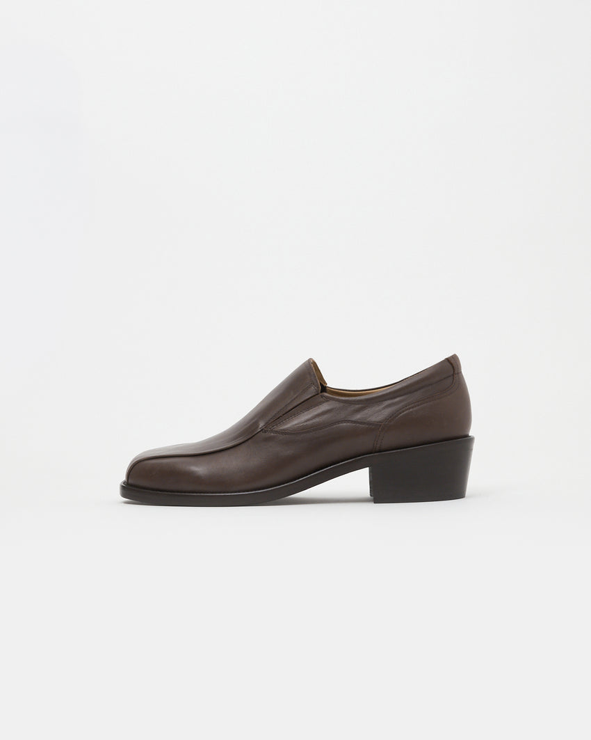 Pedal Loafer Oil Nappa Mud, side profile view of a single loafer