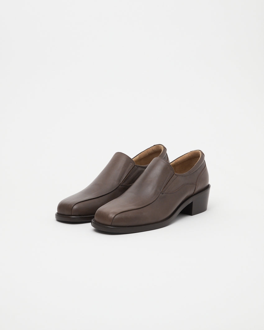 Three-quarter view of Pedal Loafer in rich brown oil nappa leather by Paracia.