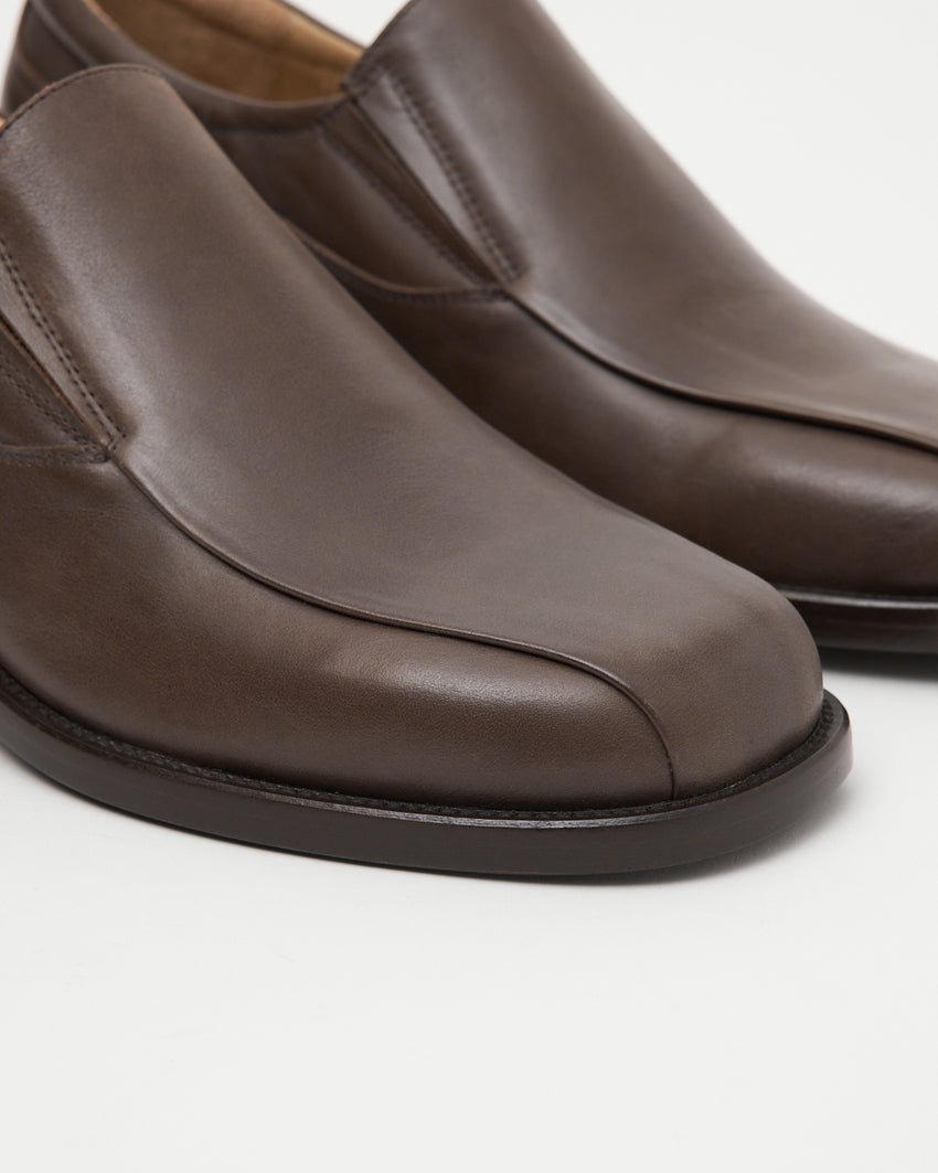 Close up view of toe box on Pedal Loafer in rich brown oil nappa leather.