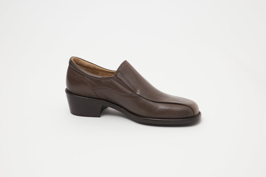 Angled side view of single Pedal Loafer in rich brown oil nappa leather by Paracia.