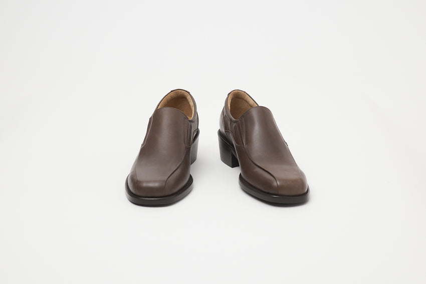 Front view of Pedal Loafer pair in rich brown oil nappa leather by Paracia.
