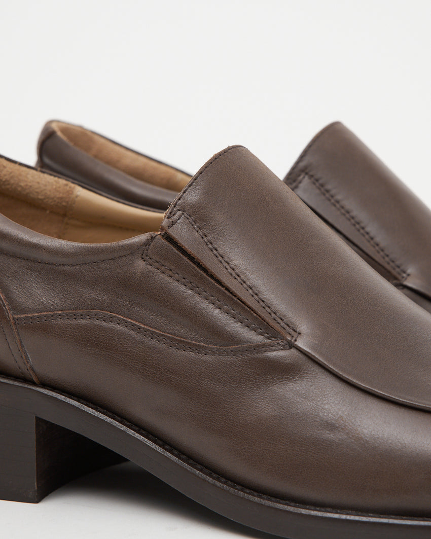Close up detail shot of upper stitching on Pedal Loafer in rich brown oil nappa leather by Paracia.
