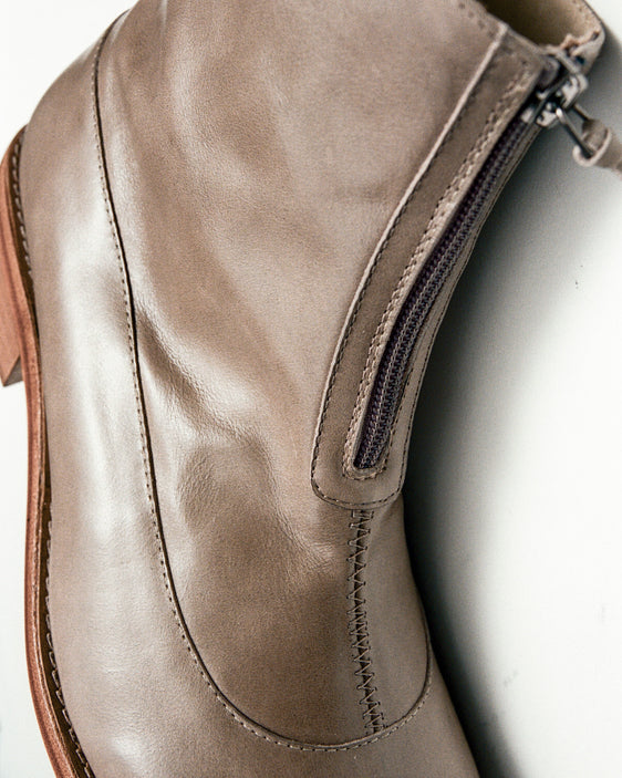 Cove Boot Oil Nappa Taupe